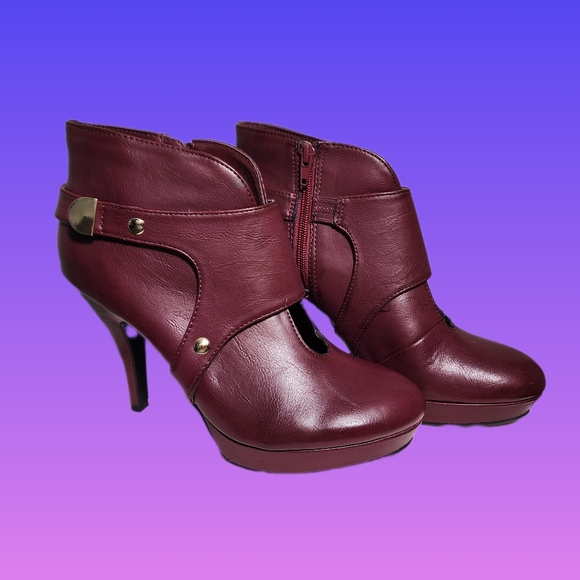 Unlisted by Kenneth Cole Burgundy Ankle Boots - Picture 1 of 3